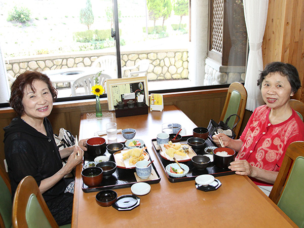 始まる前に楽しくランチ