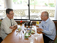 おやおや！早速やってますな！