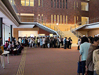 くららロビー 開場20分前