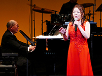 「Ale Ale Ale」を熱唱する倉本1