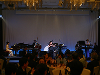 時折バンドのみで！