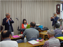 時折、デュエットでもお楽しみ下さい。